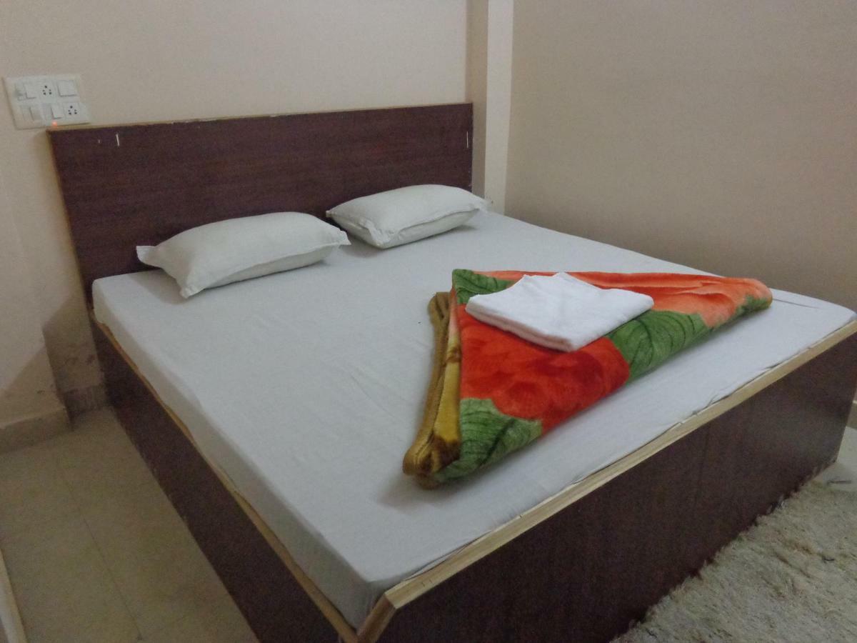 Delhi Inn,Walk In Nizamuddin Railway Station New Delhi Exterior photo